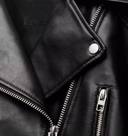 Kurze Lederjacke